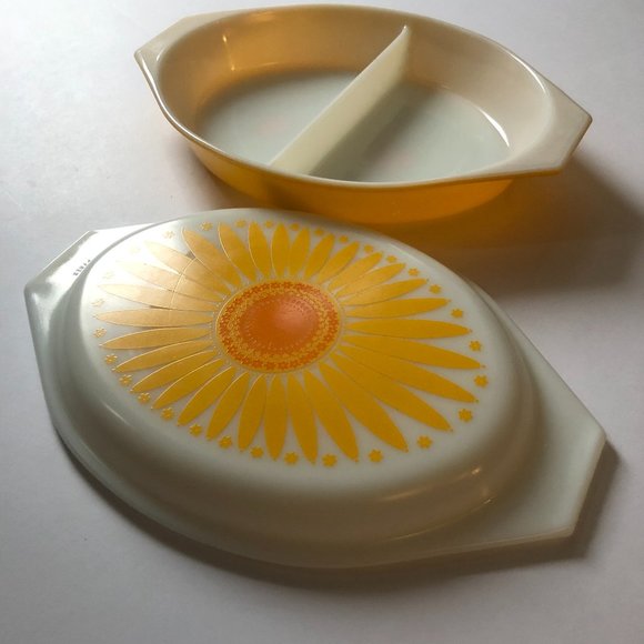 Pyrex Other - VINTAGE Pyrex 043 Daisy Sunflower Casserole Dish